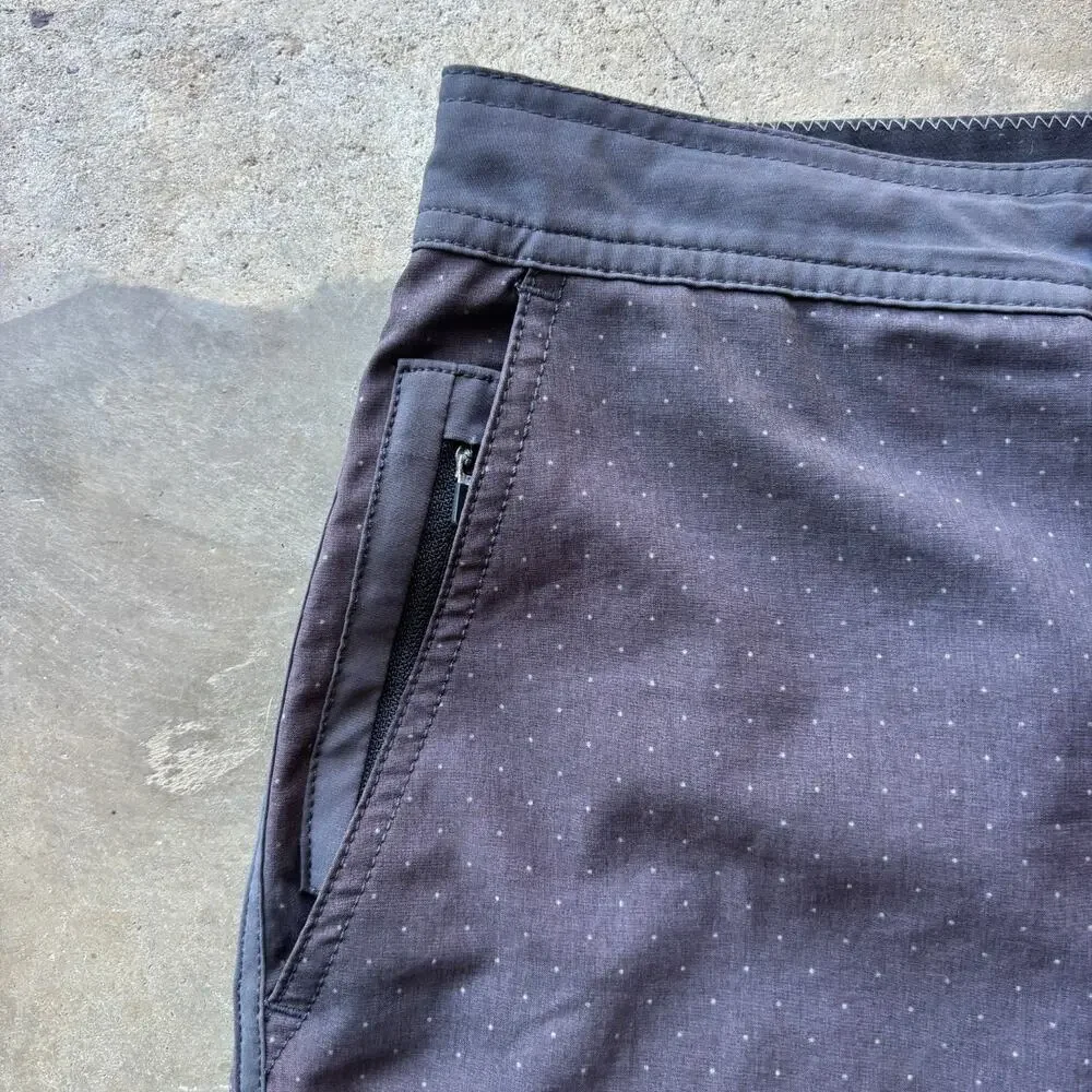 Vuori Cruise Board Shorts Men's 38 Black Gray Polka Dots Stretch Swim Trunks
